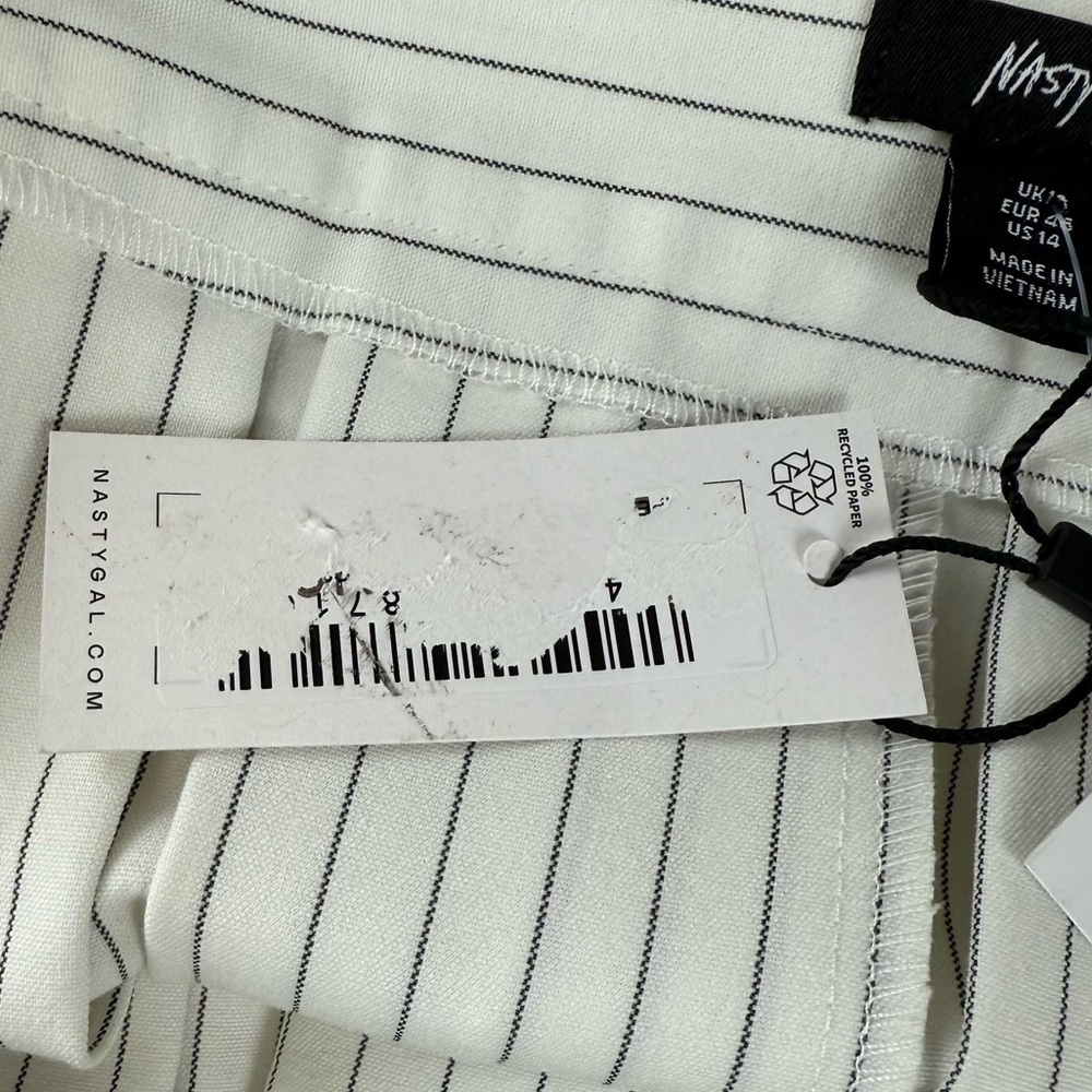 Nasty Gal Pleated Pinstripe Mini Skirt Women US 14 White NWT - Picture 4 of 8